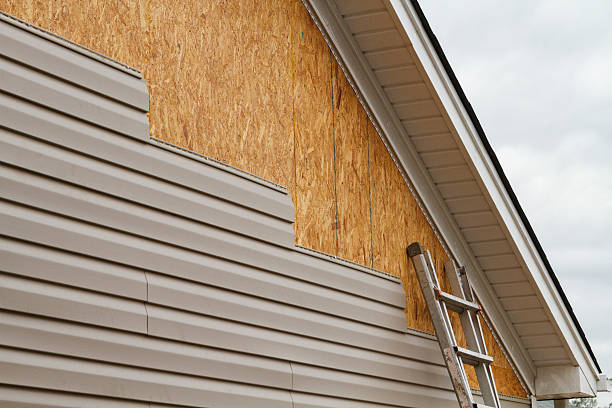 Professional Fiber Cement Siding technician working in Glencoe, KY